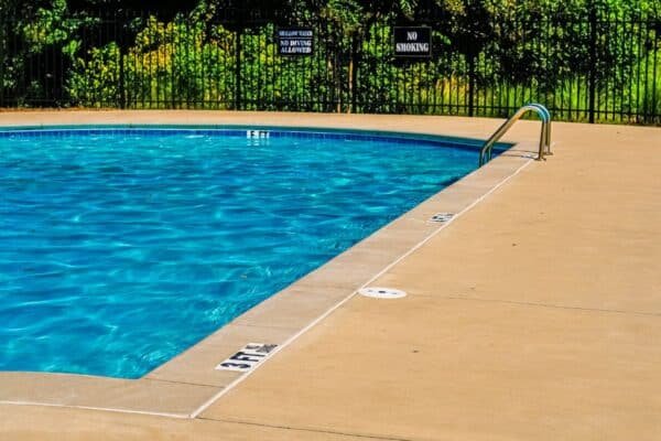 40 Creative Pool Deck Ideas For Your Property - Durabiltgc.com